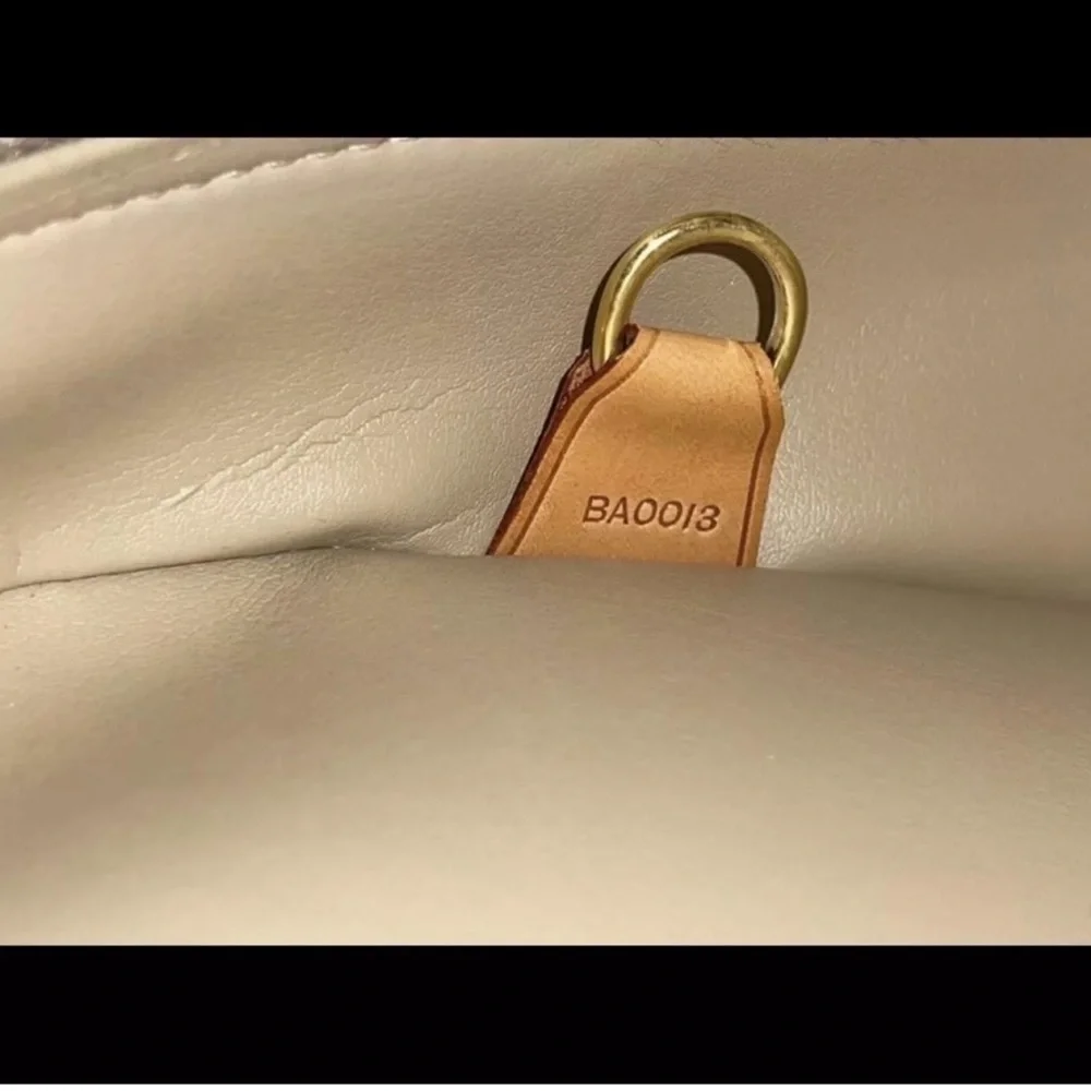 Louis Vuitton Tompkins Vernis BA0013 Elegant Cream and Tan Women's Handbag